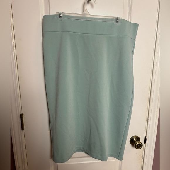 ELOQUII | Mint Green Neoprene Pencil Skirt - Size 16 - Picture 2 of 6